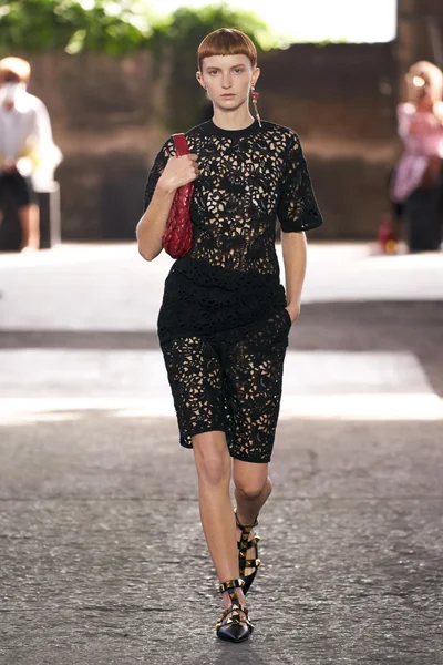 Look 3